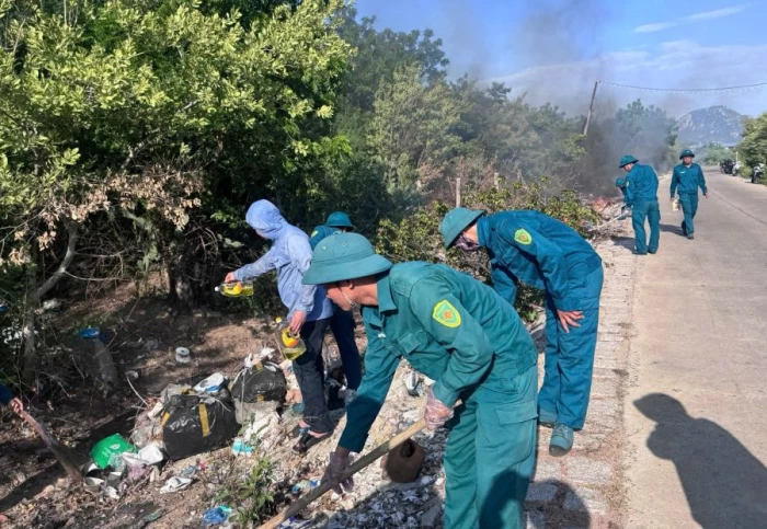 Xã Ninh Hải ra quân tổng dọn vệ sinh môi trường