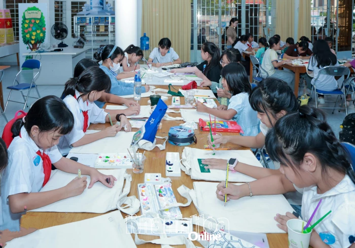 Hơn 160 thiếu nhi tham gia cuộc thi vẽ tranh “Chạm sắc đại dương”