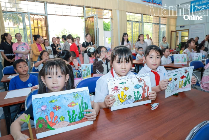 Thiếu nhi Khánh Hòa “chạm sắc đại dương” bằng nét vẽ sáng tạo