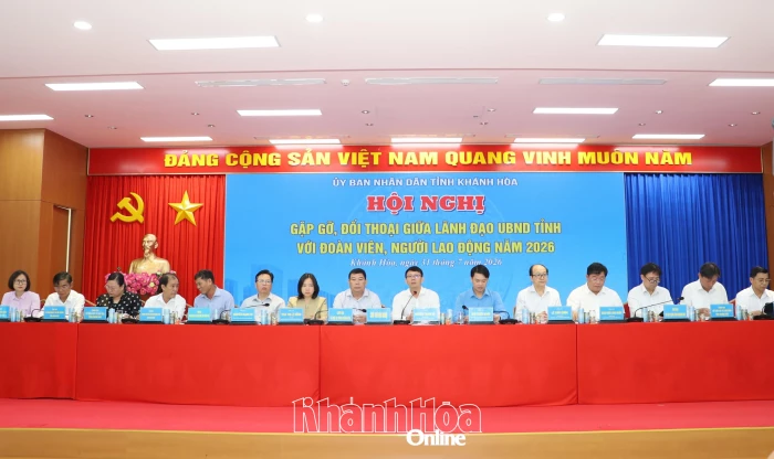 Lãnh đạo UBND tỉnh Khánh Hòa gặp gỡ, đối thoại với đoàn viên, người lao động