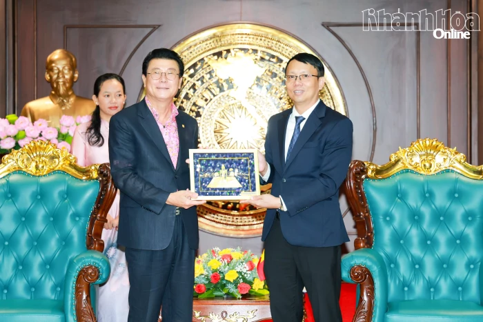 Phó Chủ tịch UBND tỉnh Nguyễn Thanh Hà tiếp lãnh đạo Liên đoàn các tổ chức Văn hóa và Nghệ thuật Ulsan (Hàn Quốc)