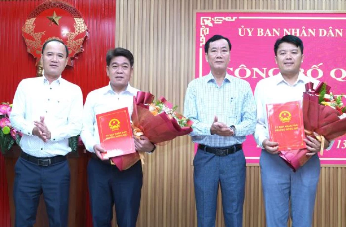 Phường Đông Hải công bố các quyết định về công tác cán bộ