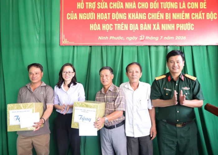 Xã Ninh Phước bàn giao nhà ở cho 2 gia đình chính sách