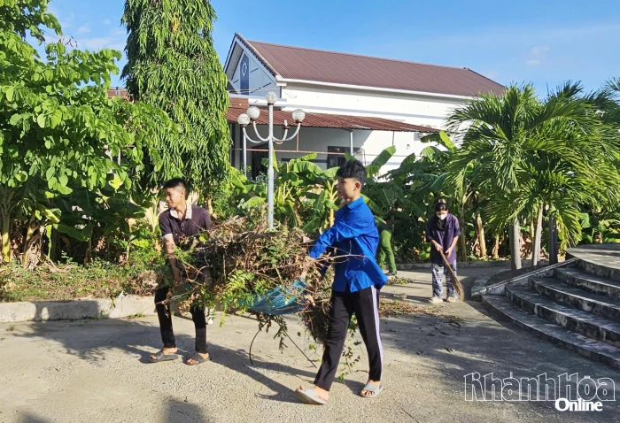 Đoàn xã Phước Hữu ra quân “Ngày Chủ nhật xanh”