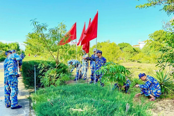Tuổi trẻ Trung tâm Huấn luyện Vùng 4 Hải quân tổ chức "Ngày Chủ nhật xanh"