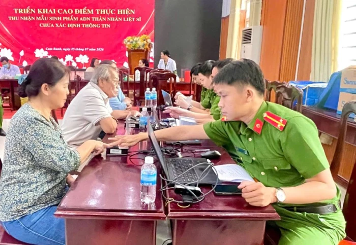 Thu nhận mẫu ADN của thân nhân liệt sĩ tại khu vực Cam Ranh và các địa phương lân cận