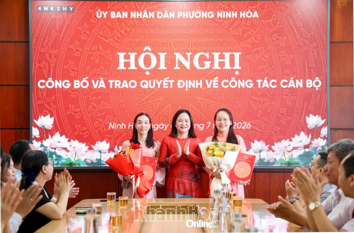 Phường Ninh Hòa công bố các quyết định về công tác cán bộ