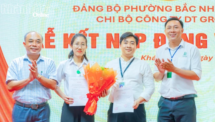Chi bộ Công ty DT Group tổ chức lễ kết nạp đảng viên