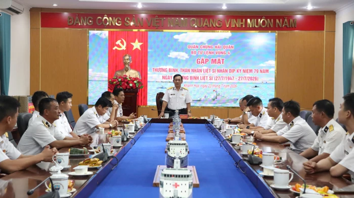 Vùng 4 Hải quân gặp mặt, tặng quà tri ân các thương binh, thân nhân liệt sĩ