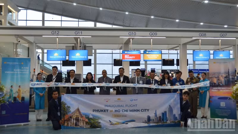 Vietnam Airlines khai trương đường bay thẳng Phuket-Thành phố Hồ Chí Minh