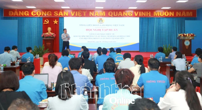 Hơn 120 cán bộ công đoàn được tập huấn kiến thức an toàn, vệ sinh lao động