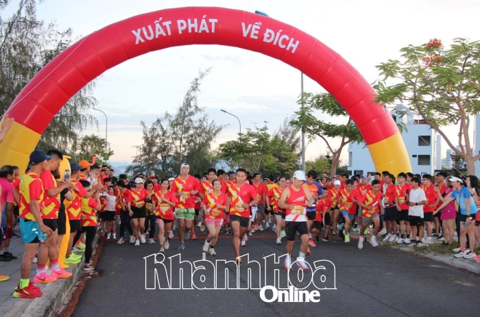 Hơn 160 vận động viên tham gia giải chạy tiếp sức gắn kết gieo mầm tri thức