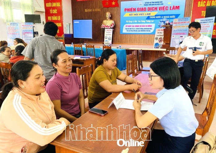 Hơn 100 lao động tham gia phiên giao dịch việc làm tại xã Bác Ái Đông