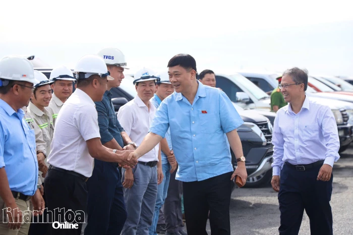 Phó Chủ tịch Quốc hội Vũ Hồng Thanh kiểm tra 2 dự án đường bộ cao tốc trên địa bàn tỉnh Khánh Hòa