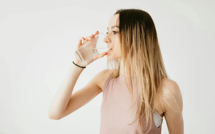 Những lầm tưởng về tác động của uống nước với sức khỏe