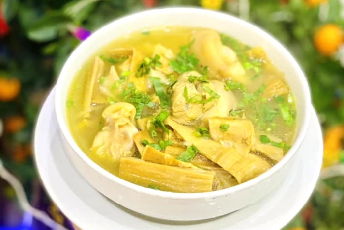 Canh măng móng giò đơn giản