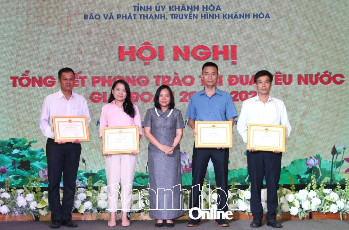 Báo và Phát thanh, Truyền hình Khánh Hòa khen thưởng 4 tập thể và 43 cá nhân điển hình tiên tiến giai đoạn 2020 - 2025