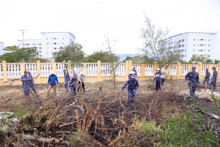 Lữ đoàn 162 thực hiện “Ngày Chủ nhật xanh”