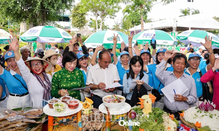 Liên hoan ẩm thực và trưng bày sản phẩm đặc trưng tỉnh Khánh Hòa