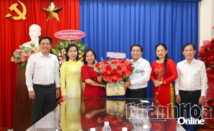 Ban Biên tập Báo và Phát thanh, Truyền hình Khánh Hòa chúc mừng Ban Tuyên giáo và Dân vận Tỉnh ủy nhân kỷ niệm 95 năm Ngày truyền thống ngành Tuyên giáo của Đảng