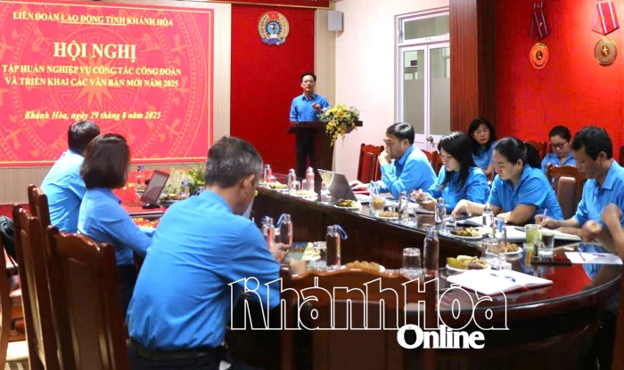 Bồi dưỡng nghiệp vụ cho cán bộ công đoàn chuyên trách