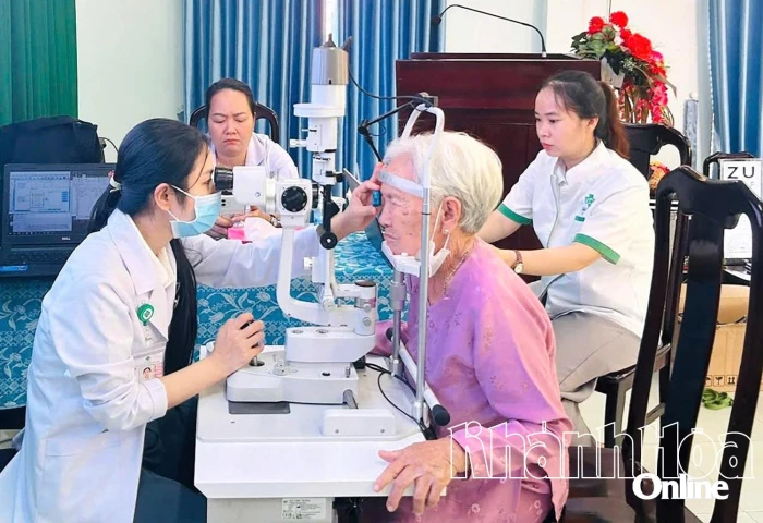 Xã Vạn Ninh: Trên 250 người dân được tầm soát các bệnh lý về mắt