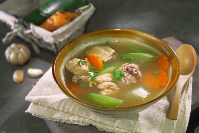 Canh gà nấu bí đao