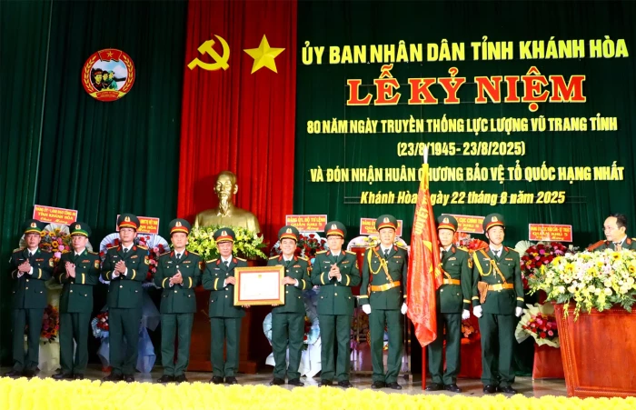 Lễ kỷ niệm 80 năm Ngày truyền thống Lực lượng vũ trang tỉnh và đón nhận Huân chương Bảo vệ Tổ quốc hạng Nhất