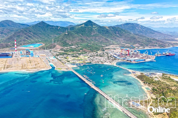 Chào mừng Đại hội đại biểu Đảng bộ phường Đông Ninh Hòa lần thứ nhất, nhiệm kỳ 2025 - 2030: Tập trung phát triển kinh tế hướng biển