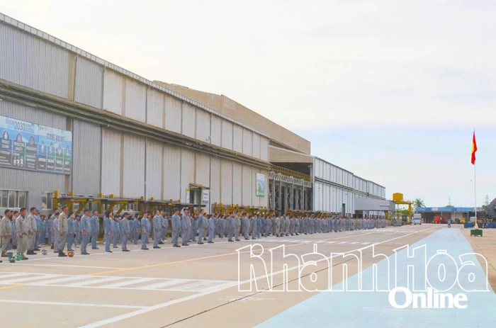 Công ty TNHH Đóng tàu HD Hyundai Việt Nam tổ chức chào cờ kỷ niệm 80 năm Cách mạng Tháng Tám và Quốc khánh 2-9