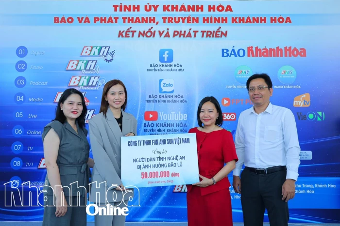 Báo và Phát thanh, Truyền hình Khánh Hòa tiếp nhận 50 triệu đồng ủng hộ người dân tỉnh Nghệ An bị ảnh hưởng bởi bão lũ