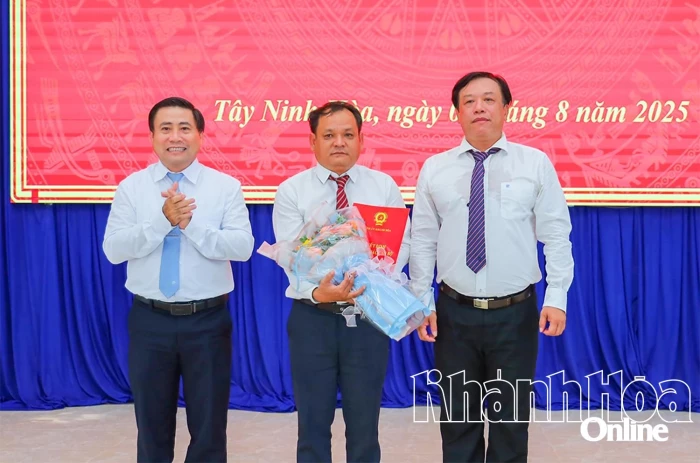 Ông Nguyễn Ngọc Hiếu giữ chức vụ Phó Bí thư Thường trực Đảng ủy xã Tây Ninh Hòa