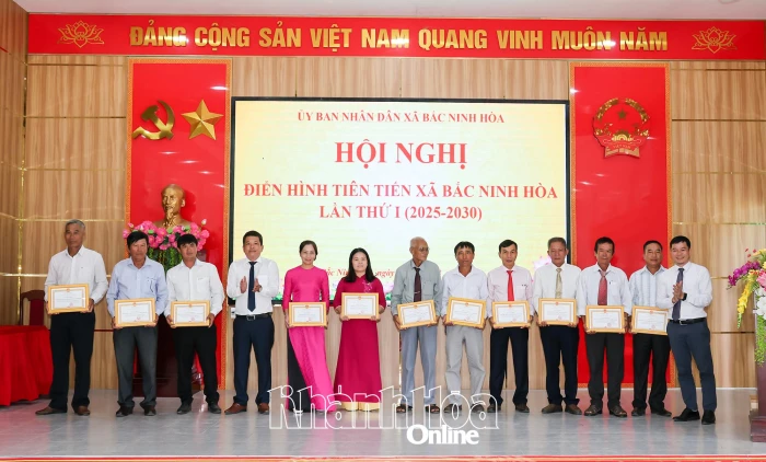 Xã Bắc Ninh Hòa khen thưởng 12 tập thể và 48 cá nhân điển hình tiên tiến
