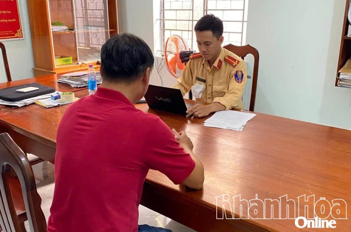 Xử phạt tài xế vượt ẩu gây nguy hiểm trên đèo Khánh Lê