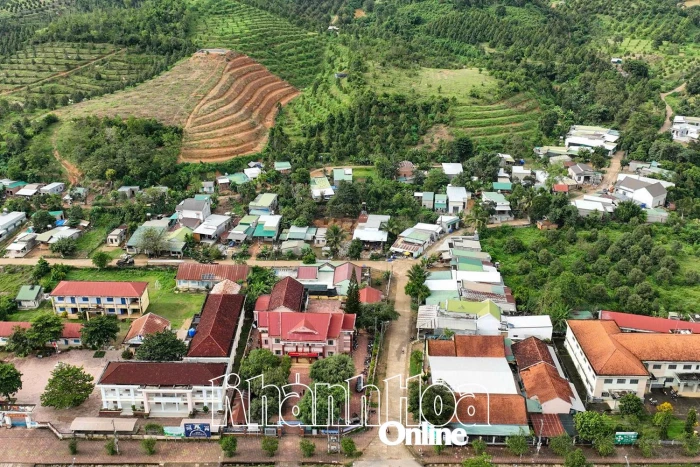 Chào mừng Đại hội đại biểu Đảng bộ xã Tây Khánh Sơn lần thứ nhất, nhiệm kỳ 2025 - 2030: Xây dựng xã Tây Khánh Sơn thành tiểu đô thị sinh thái núi rừng