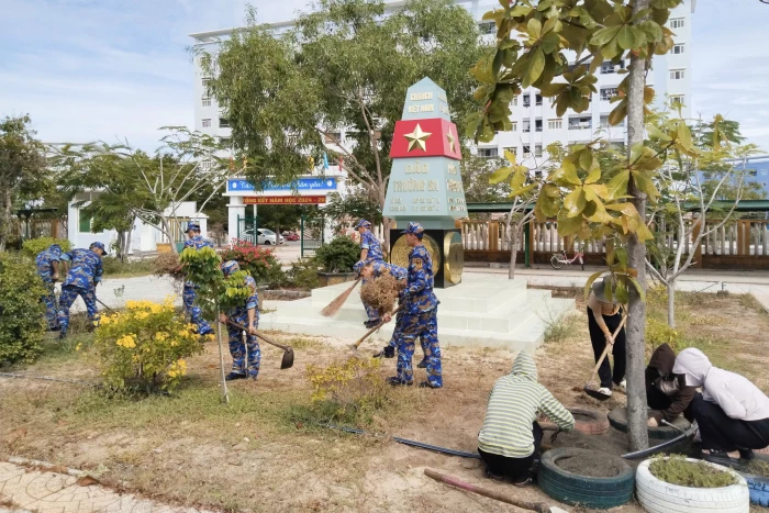 Trung tâm Huấn luyện Vùng 4 Hải quân hỗ trợ Trường Tiểu học Căn cứ Cam Ranh chuẩn bị năm học mới