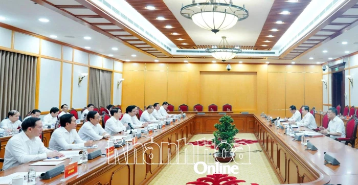 Bộ Chính trị làm việc với Ban Thường vụ Tỉnh ủy Khánh Hòa về công tác chuẩn bị đại hội