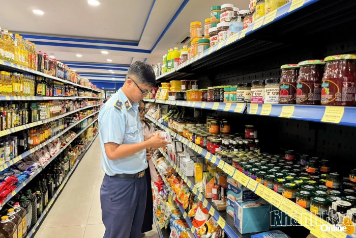 Tăng cường xử lý hàng giả tại phường Nha Trang