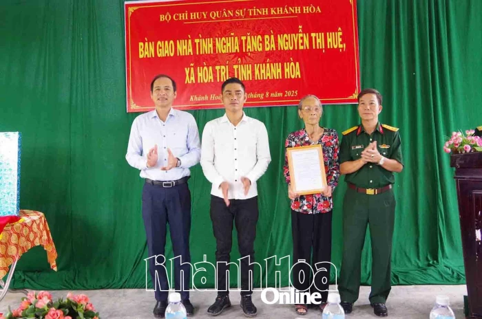 Bộ Chỉ huy Quân sự tỉnh Khánh Hòa tặng nhà tình nghĩa cho gia đình thân nhân liệt sĩ