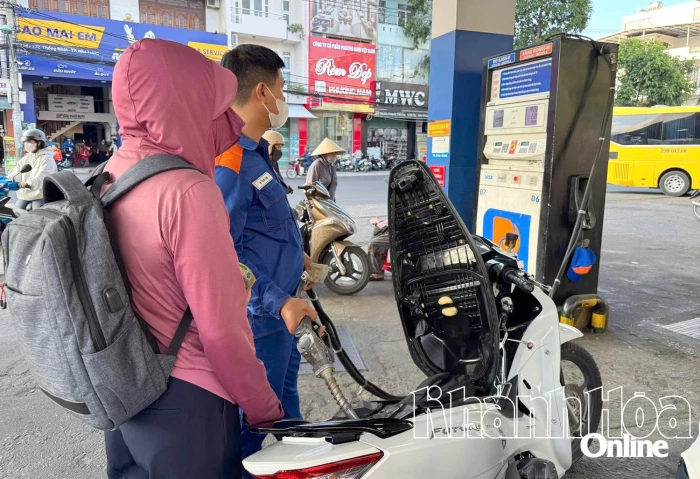 Giá xăng dầu giảm