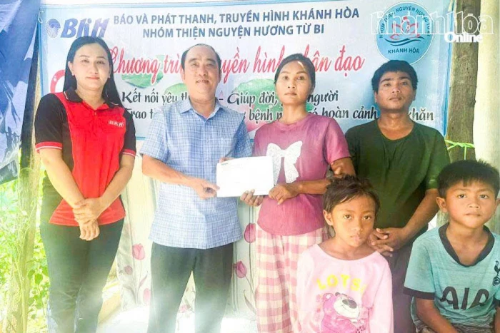 Báo và Phát thanh, Truyền hình Khánh Hòa phối hợp trao 40 triệu đồng hỗ trợ bệnh nhân bị suy thận ở xã Nam Ninh Hòa