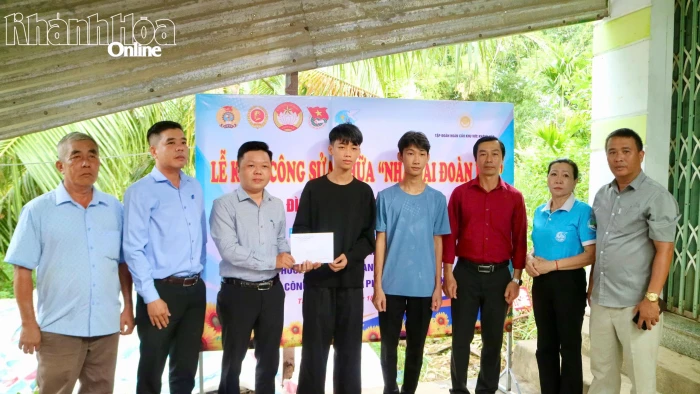Ủy ban MTTQ Việt Nam phường Tây Nha Trang khởi công sửa chữa nhà Đại đoàn kết