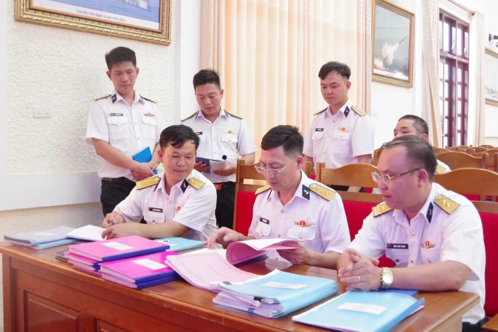Kiểm tra công tác Đảng, công tác chính trị tại Trung tâm Huấn luyện Vùng 4 Hải quân