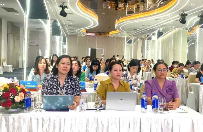 Tập huấn về kỹ năng làm cha mẹ trong bối cảnh chuyển đổi số cho cán bộ hội phụ nữ
