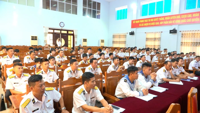 Vùng 4 Hải quân khai mạc huấn luyện nghiệp vụ phòng cháy, chữa cháy và cứu nạn, cứu hộ năm 2026