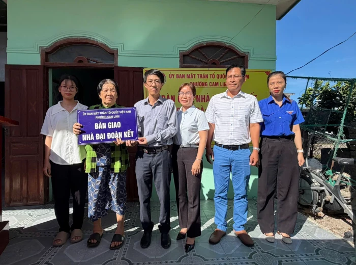 Phường Cam Linh bàn giao nhà Đại đoàn kết cho hộ nghèo