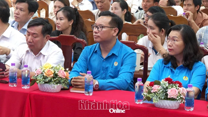 Liên đoàn Lao động tỉnh Khánh Hòa tập huấn nghiệp vụ cho 200 cán bộ công đoàn