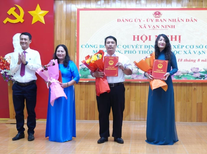 Xã Vạn Ninh công bố các quyết định thành lập 3 trường học
