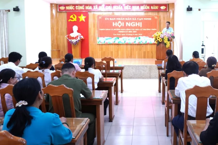 Xã Vạn Ninh tập huấn công tác bầu cử trưởng thôn