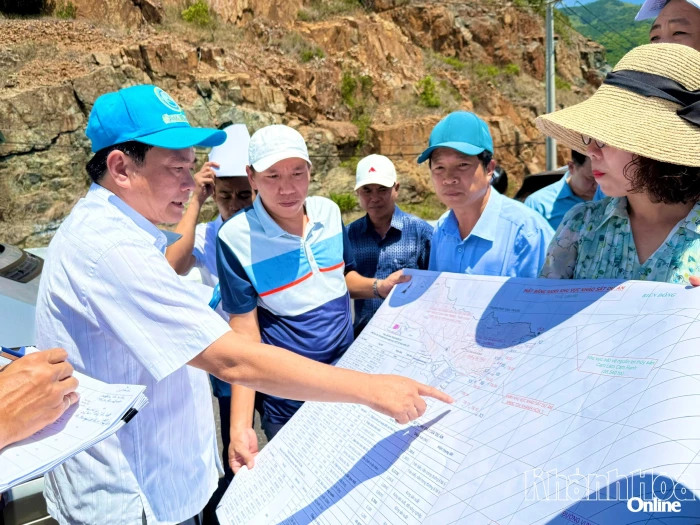 Thường trực HĐND tỉnh Khánh Hòa khảo sát các khu đất thực hiện 3 dự án điện gió